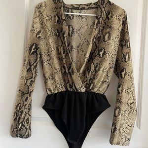 V neck body suit size M